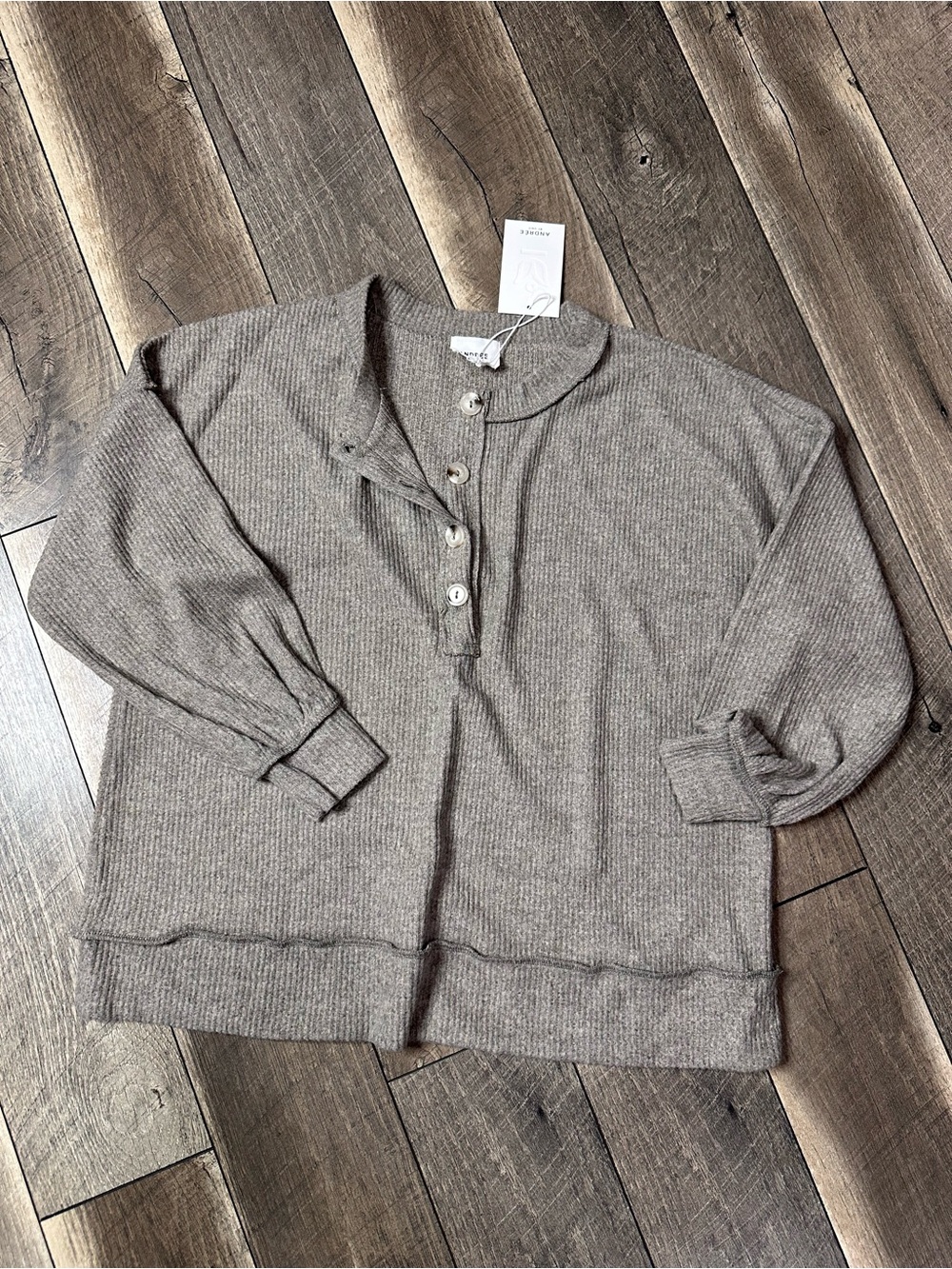 Andree by Unit Long Sleeve Top